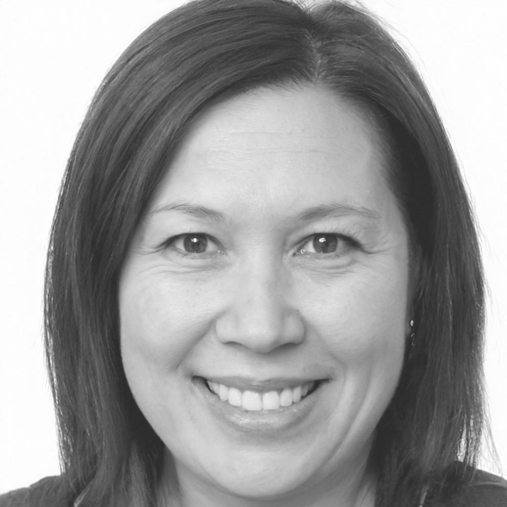 Prof. Elena Hoffmann - Expertin für Risikomanagement und Finanzmodellierung